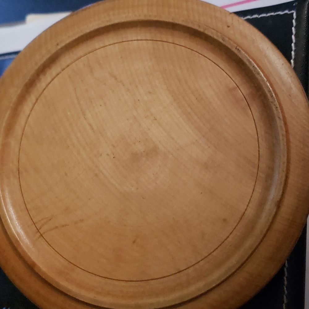 SOLD - Hand turned myrtlewood lidded bowl - Picture 4 of 8